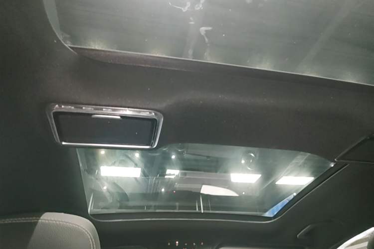 Used Mercedes-Benz GLC 2020 Facelift GLC 300 L 4MATIC Dynamic Edition Headliner