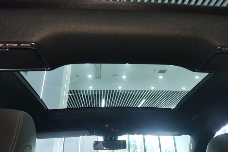 Used Mercedes-Benz GLC 2020 Facelifted GLC 260 L 4MATIC Dynamic Edition Headliner