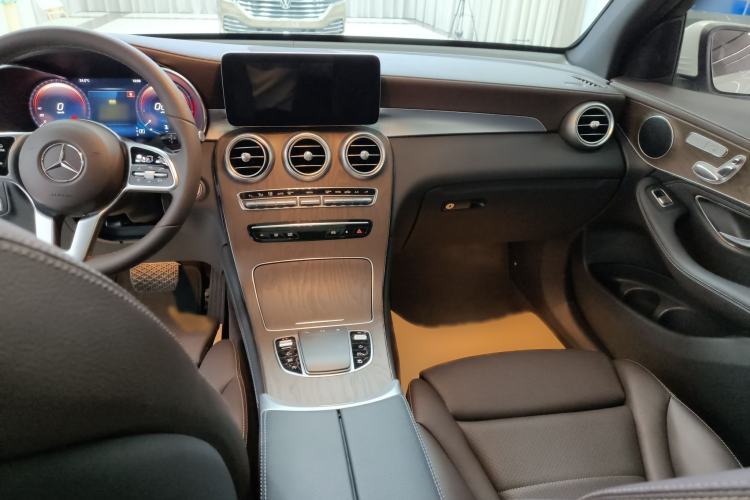 Used Mercedes-Benz GLC 2020 Facelift GLC 260 L 4MATIC Luxury Edition Interior 1