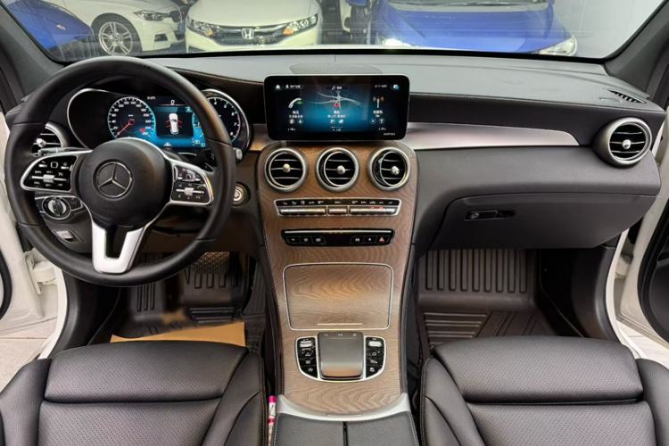 Used Mercedes-Benz GLC 2020 GLC 300 L 4MATIC Dynamic Edition Interior 1