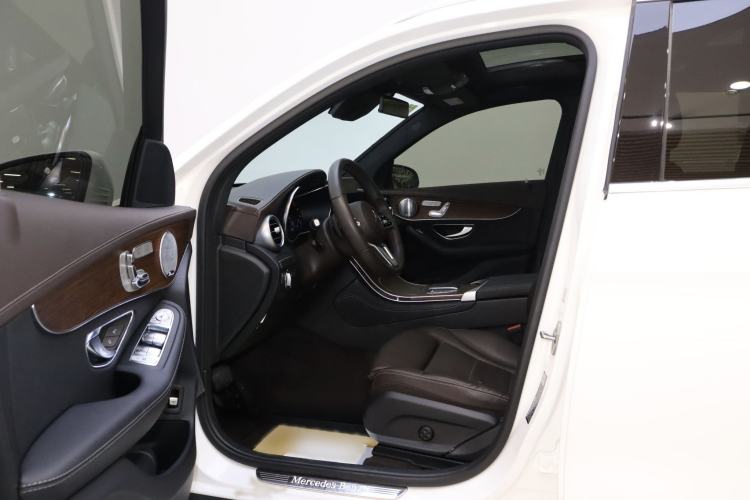 Used Mercedes-Benz GLC 2020 Facelifted GLC 300 L 4MATIC Luxury Edition Interior 1