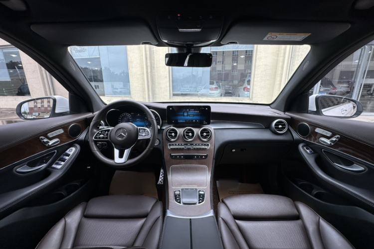 Used Mercedes-Benz GLC 2020 Facelift GLC 260 L 4MATIC Luxury Edition Interior 1