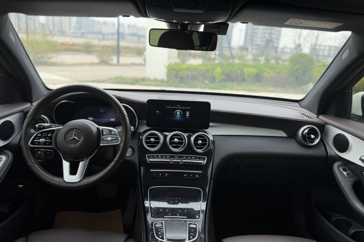 Used Mercedes-Benz GLC 2020 Facelifted GLC 260 L 4MATIC Dynamic Edition Interior 1