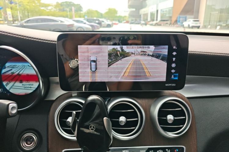 Used Mercedes-Benz GLC 2020 Facelifted GLC 300 L 4MATIC Luxury Edition Interior 10
