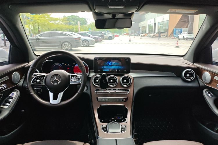 Used Mercedes-Benz GLC 2020 Facelifted GLC 300 L 4MATIC Luxury Edition Interior 11