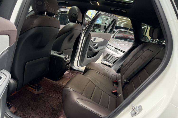 Used Mercedes-Benz GLC 2020 Facelifted GLC 260 L 4MATIC Dynamic Edition Interior 12