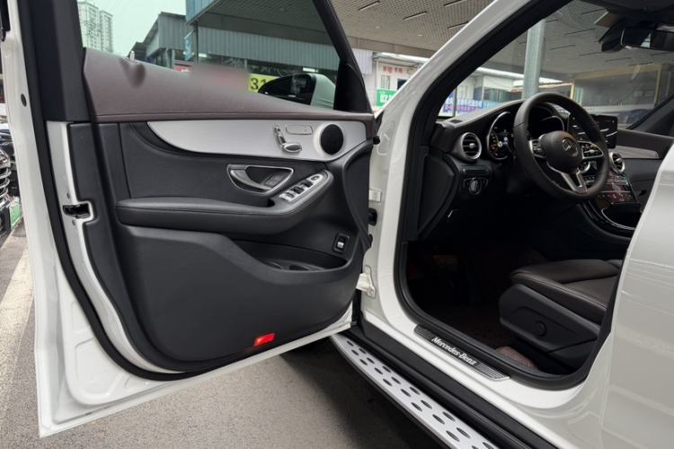 Used Mercedes-Benz GLC 2020 Facelifted GLC 260 L 4MATIC Dynamic Edition Interior 13