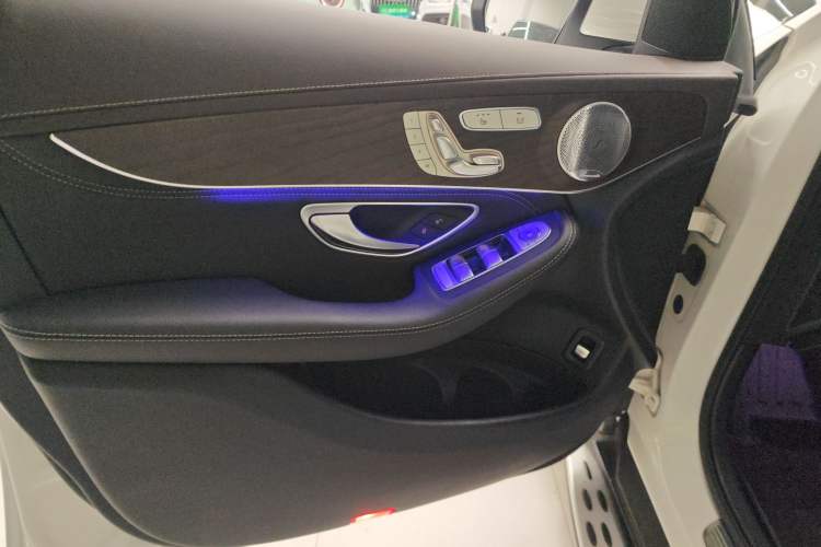 Used Mercedes-Benz GLC 2020 Facelift GLC 300 L 4MATIC Dynamic Edition Interior 2