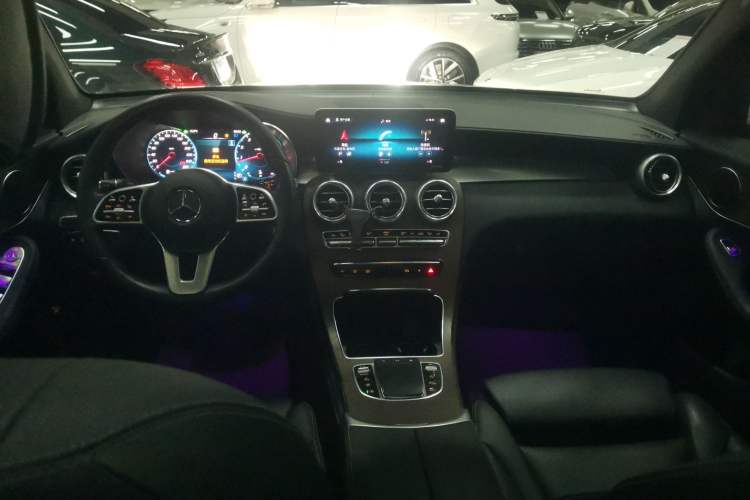 Used Mercedes-Benz GLC 2020 Facelift GLC 300 L 4MATIC Dynamic Edition Interior 2