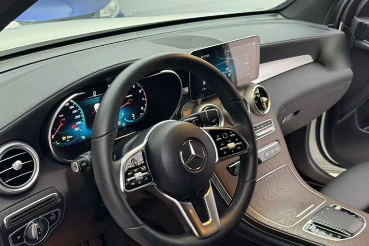 Used Mercedes-Benz GLC 2020 GLC 300 L 4MATIC Dynamic Edition Interior 2