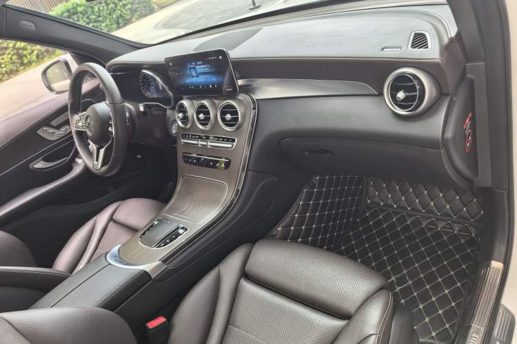 Used Mercedes-Benz GLC 2020 GLC 300 L 4MATIC Dynamic Edition Interior 2