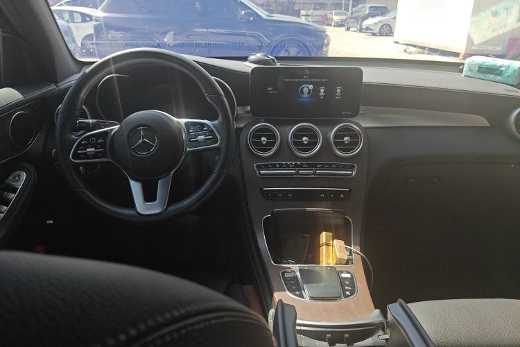 Used Mercedes-Benz GLC 2020 GLC 260 L 4MATIC Luxury Model Interior 2