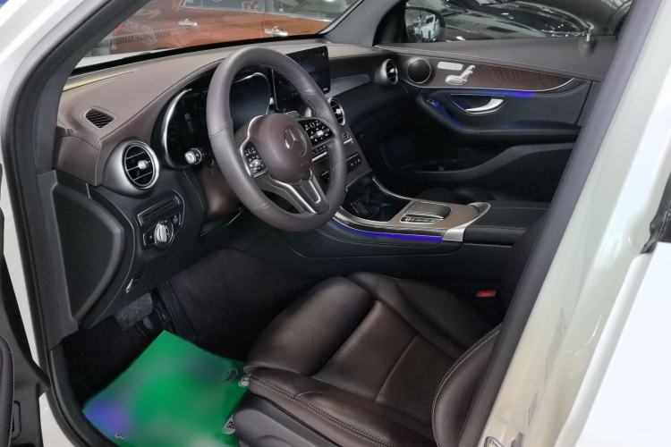 Used Mercedes-Benz GLC 2020 Facelift GLC 260 L 4MATIC Luxury Edition Interior 2