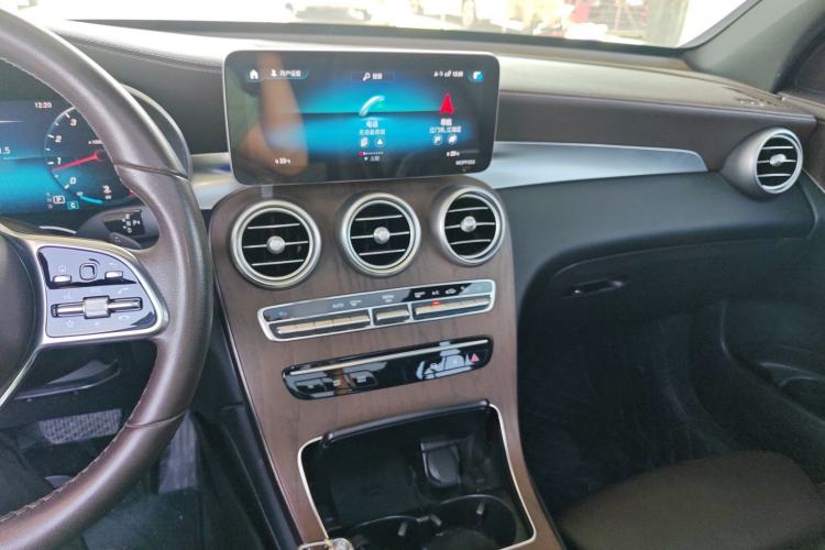 Used Mercedes-Benz GLC 2020 Facelift GLC 300 L 4MATIC Dynamic Edition Interior 2
