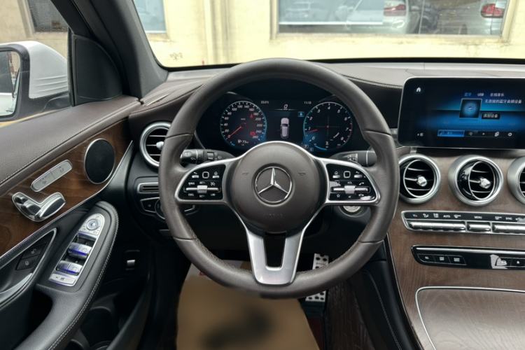 Used Mercedes-Benz GLC 2020 Facelift GLC 260 L 4MATIC Luxury Edition Interior 2