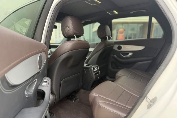 Used Mercedes-Benz GLC 2020 Facelifted GLC 260 L 4MATIC Dynamic Edition Interior 2