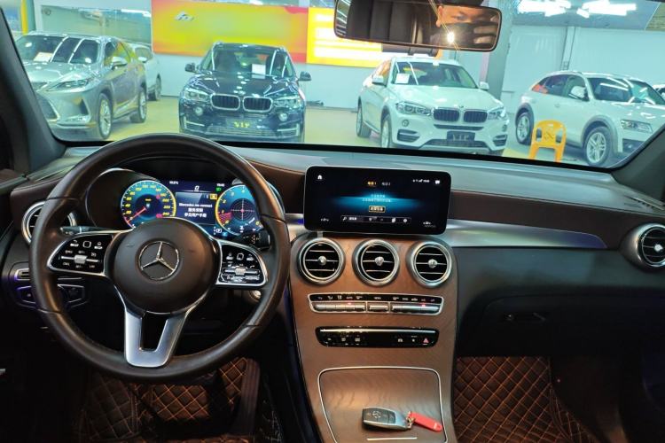 Used Mercedes-Benz GLC 2020 GLC 300 L 4MATIC Dynamic Edition Interior 2