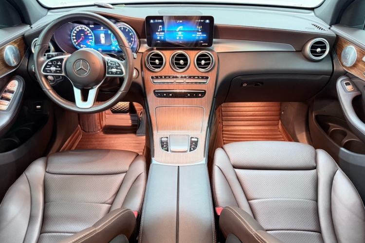 Used Mercedes-Benz GLC 2020 Facelifted GLC 300 L 4MATIC Luxury Edition Interior 2