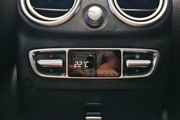 Used Mercedes-Benz GLC 2020 Facelifted GLC 300 L 4MATIC Luxury Edition Interior 2