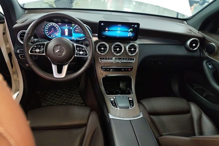 Used Mercedes-Benz GLC 2020 Facelift GLC 260 L 4MATIC Luxury Edition Interior 2