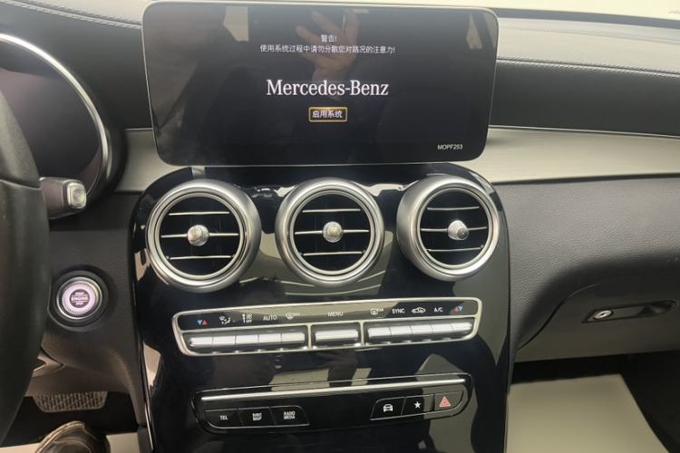 Used Mercedes-Benz GLC 2020 Facelifted GLC 260 L 4MATIC Dynamic Edition Interior 2