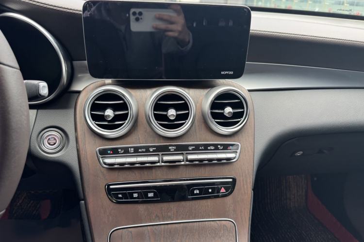Used Mercedes-Benz GLC 2020 Facelift GLC 300 L 4MATIC Dynamic Edition Interior 3