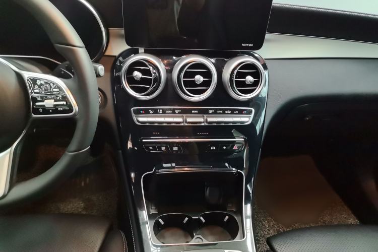 Used Mercedes-Benz GLC 2020 Facelifted GLC 260 L 4MATIC Dynamic Edition Interior 3