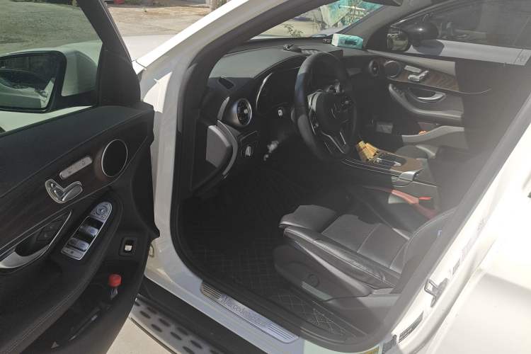 Used Mercedes-Benz GLC 2020 GLC 260 L 4MATIC Luxury Model Interior 3