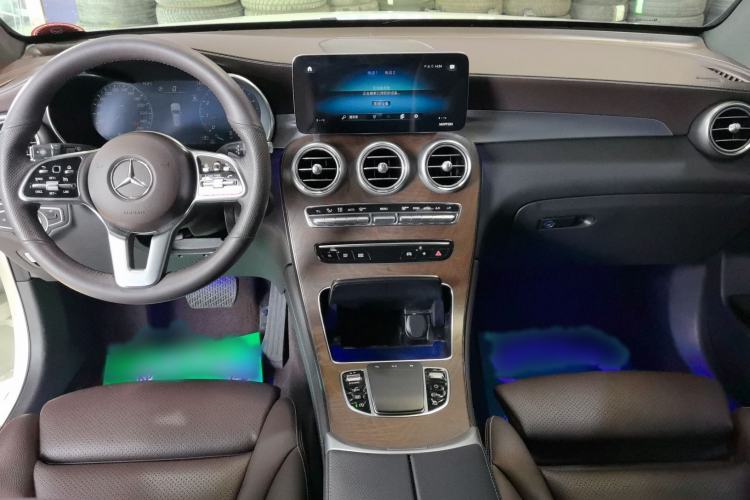 Used Mercedes-Benz GLC 2020 Facelift GLC 260 L 4MATIC Luxury Edition Interior 3
