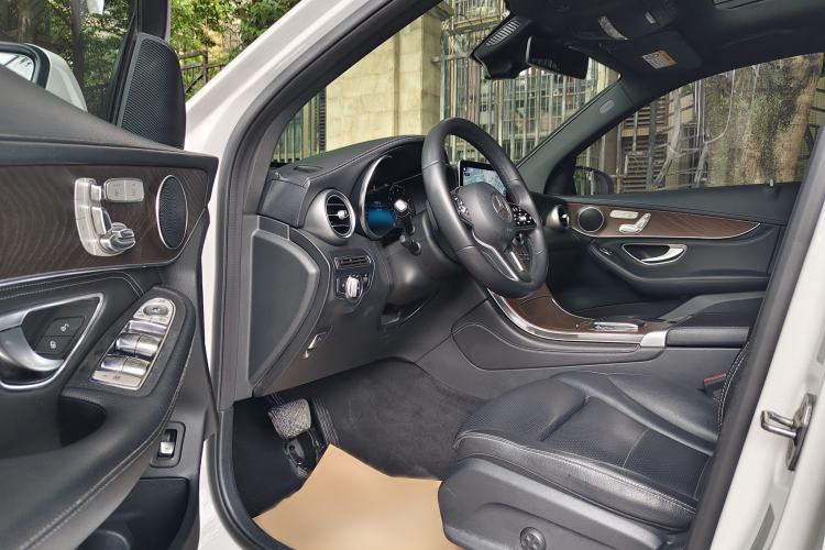 Used Mercedes-Benz GLC 2020 GLC 300 L 4MATIC Dynamic Edition Interior 3