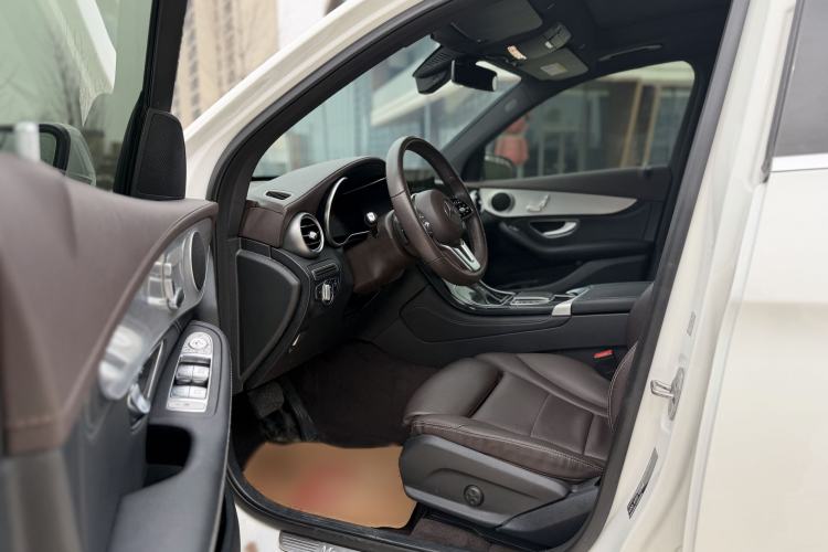 Used Mercedes-Benz GLC 2020 Facelifted GLC 260 L 4MATIC Dynamic Edition Interior 3