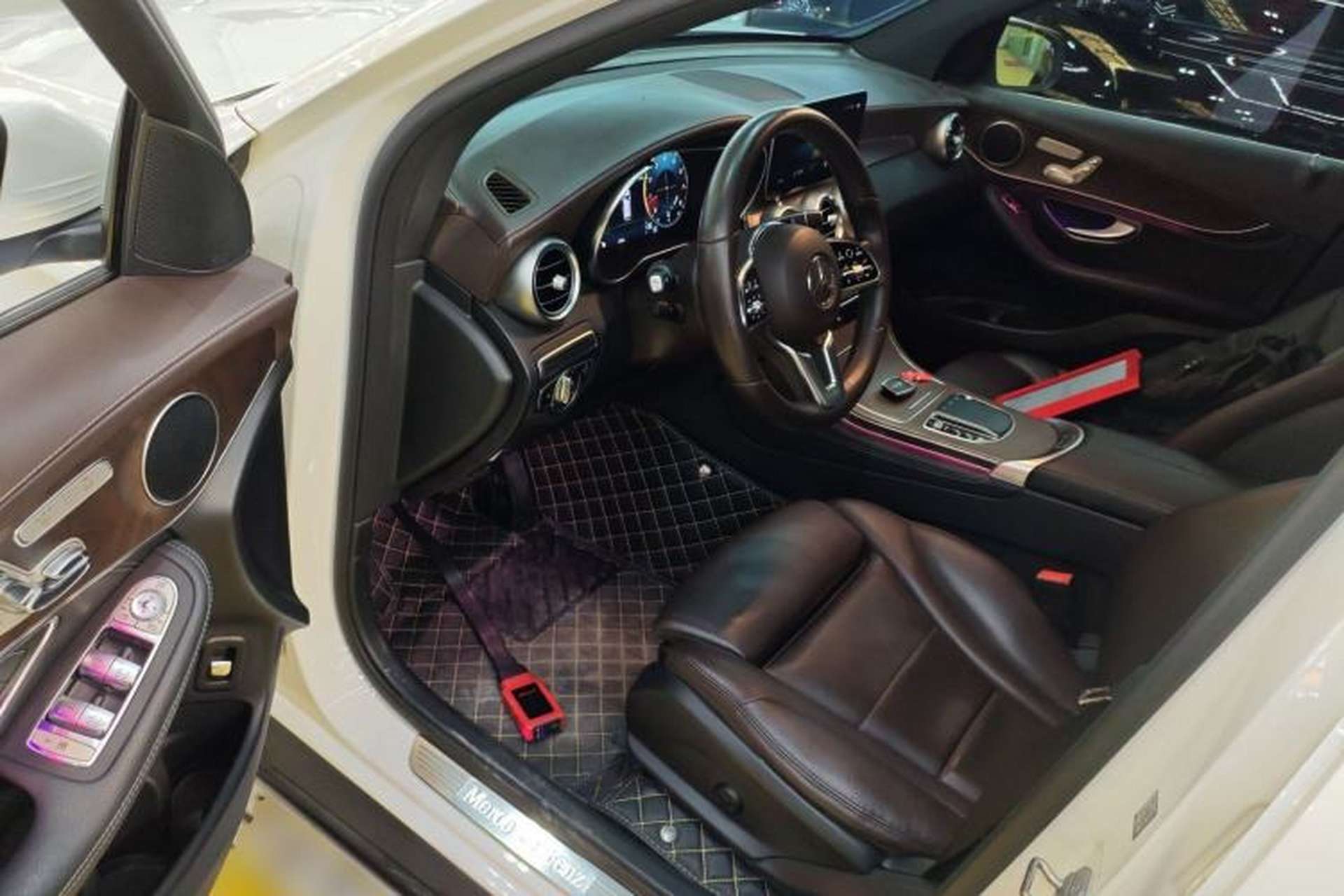 Used Mercedes-Benz GLC 2020 GLC 300 L 4MATIC Dynamic Edition Interior 3