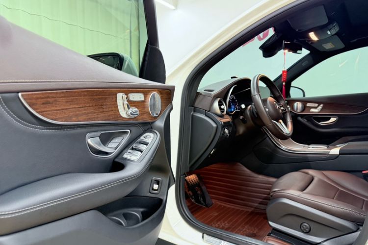 Used Mercedes-Benz GLC 2020 Facelifted GLC 300 L 4MATIC Luxury Edition Interior 3