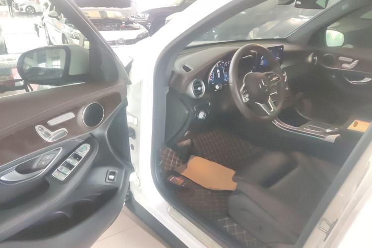 Used Mercedes-Benz GLC 2020 GLC 260 L 4MATIC Luxury Model Interior 3
