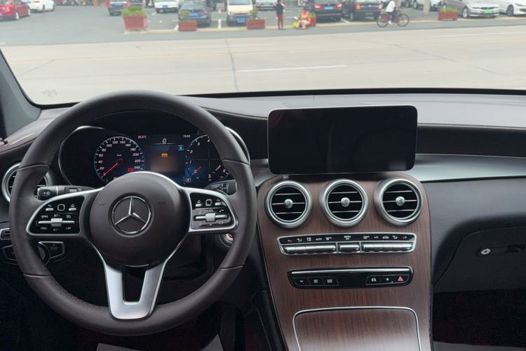 Used Mercedes-Benz GLC 2020 Facelifted GLC 300 L 4MATIC AMG-Line Interior 3