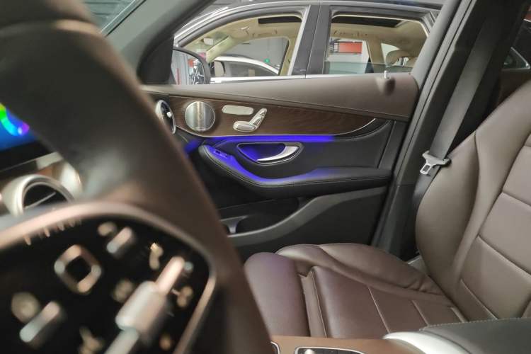 Used Mercedes-Benz GLC 2020 Facelift GLC 300 L 4MATIC Dynamic Edition Interior 4