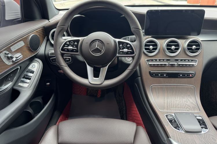 Used Mercedes-Benz GLC 2020 Facelift GLC 300 L 4MATIC Dynamic Edition Interior 4