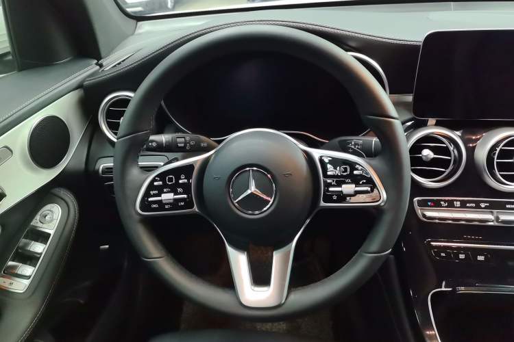 Used Mercedes-Benz GLC 2020 Facelifted GLC 260 L 4MATIC Dynamic Edition Interior 4