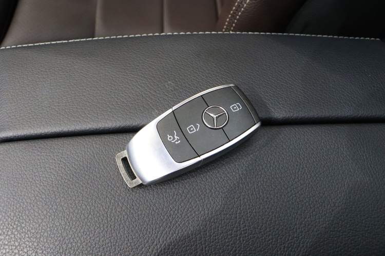 Used Mercedes-Benz GLC 2020 Facelifted GLC 300 L 4MATIC Luxury Edition Interior 4