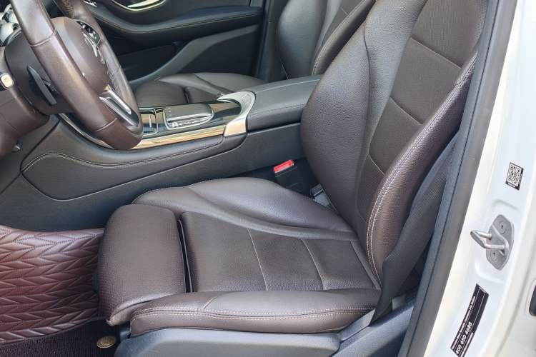 Used Mercedes-Benz GLC 2020 Facelifted GLC 260 L 4MATIC Dynamic Edition Interior 4