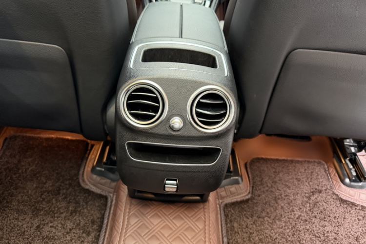 Used Mercedes-Benz GLC 2020 Facelifted GLC 260 L 4MATIC Dynamic Edition Interior 4