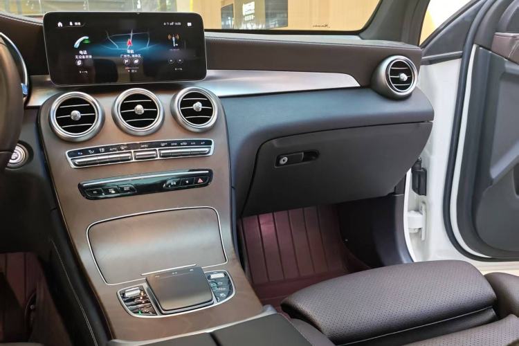 Used Mercedes-Benz GLC 2020 GLC 260 L 4MATIC Luxury Model Interior 4