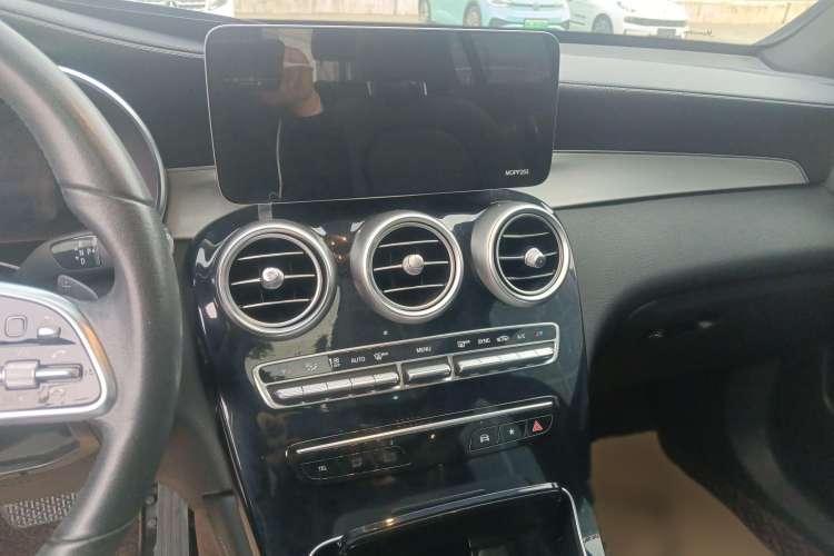 Used Mercedes-Benz GLC 2020 Facelifted GLC 260 L 4MATIC Dynamic Edition Interior 4