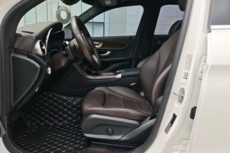 Used Mercedes-Benz GLC 2020 Facelifted GLC 300 L 4MATIC Luxury Edition Interior 4