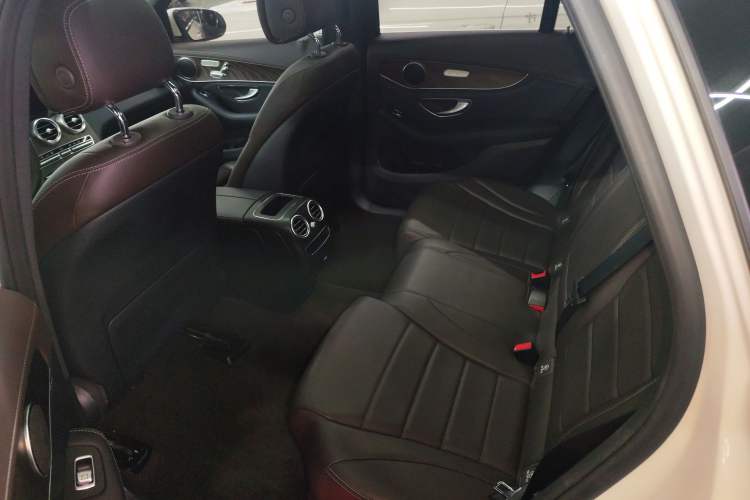 Used Mercedes-Benz GLC 2020 Facelift GLC 260 L 4MATIC Luxury Edition Interior 4