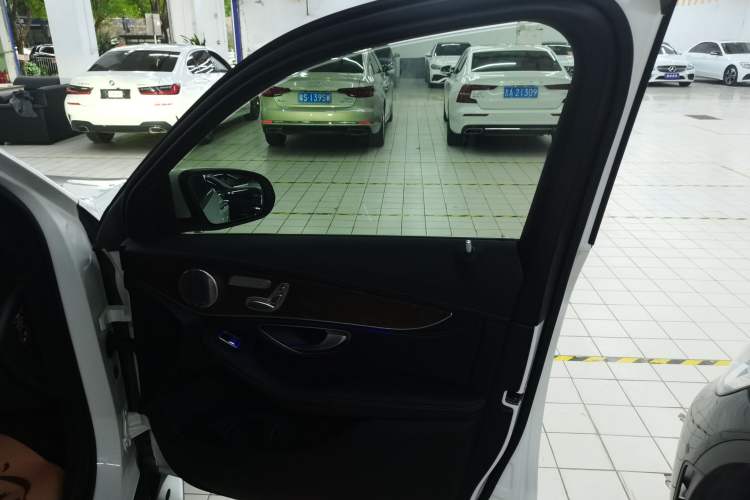 Used Mercedes-Benz GLC 2020 GLC 300 L 4MATIC Dynamic Edition Interior 5