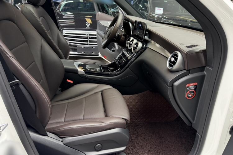 Used Mercedes-Benz GLC 2020 Facelifted GLC 260 L 4MATIC Dynamic Edition Interior 5