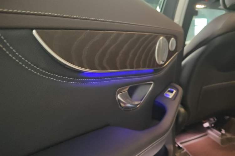Used Mercedes-Benz GLC 2020 Facelift GLC 300 L 4MATIC Dynamic Edition Interior 6