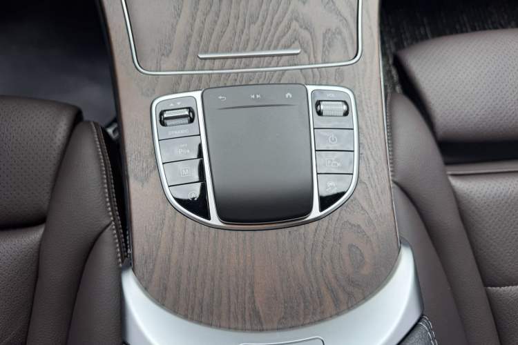 Used Mercedes-Benz GLC 2020 Facelift GLC 300 L 4MATIC Dynamic Edition Interior 6