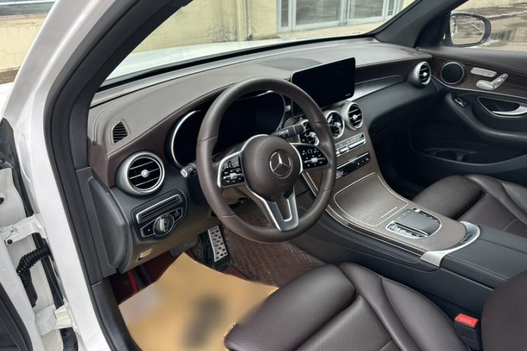 Used Mercedes-Benz GLC 2020 Facelift GLC 260 L 4MATIC Luxury Edition Interior 6